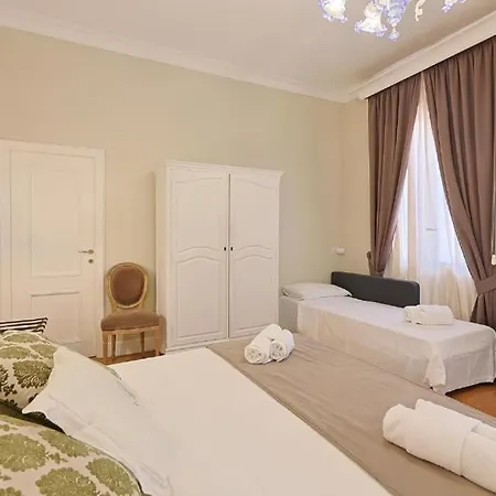 Art House Relais56 Luxury Piazza Di Spagna بيت ضيافة *